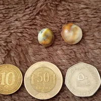 سکه قدیمی و مهره
