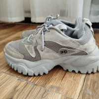 کفش طوسی سایز 37 بسیار تمیز