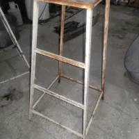 چهارپایه اهنی