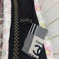 دو عدد مانتو|لباس|اهر, |دیوار