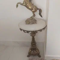میز و اسب برنزی