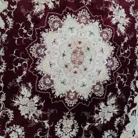یک جفت فرش قرمز تمیز