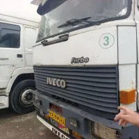 ایویکو ۳۳۰ کشنده تریلی|خودرو سنگین|میانه, |دیوار