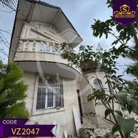 ویلا با سقف بلند در پذیرایی سنددار/خط دریا/نوساز