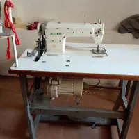 یک عدد چرخ خیاطی