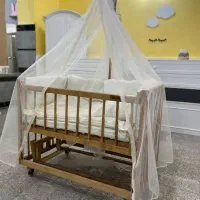 تخت کنار مادر