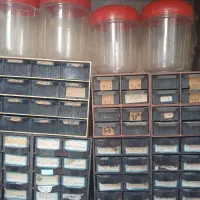 تعدادی قوطی و جعبه جهت قطعات ریز|قطعات و لوازم جانبی رایانه|نیریز, |دیوار