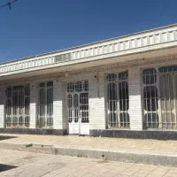 ۴۰۰متر منزل مسکونی با یه باب مغازه سند تک برگ