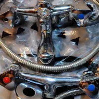 شیر حمام با وسایل و شیر دستشویی