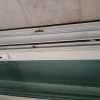 درب دو جداره پی وی سی تمیز سالم و یک عدد دوچرخه 26