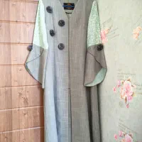 تعدادی مانتو و لباس