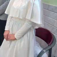 لباس عروس بدون شنل و تور دنباله دار دارد