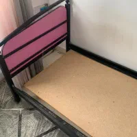 یک عد تخت یکنفره نوجوان بهمراه یک تشک