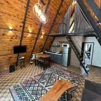 اجاره کلبه سوئیسی برکه و جکوزی داغ لوکیشن دنج عالی|اجارهٔ کوتاهمدت ویلا و باغ|شفت, |دیوار