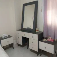 فروش تخت ، خوشخواب ، اینه و میز جلو تخت