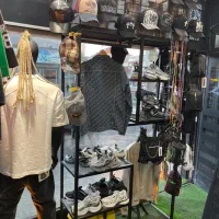 اسنتد ویترین اهنی با مانکن|فروشگاه و مغازه|رشت, دیلمان|دیوار