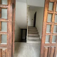 ((یه واحد همکف با یه آریشگا زنونه زیرش))