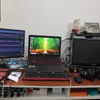 میز کامپیوتر و استودیو و ترید