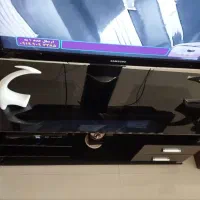 میز تلویزیون شیشه ای سالم و تمیز