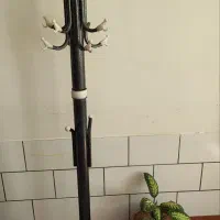 رخت اویز ایستاده