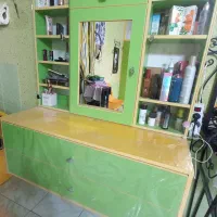 میزمیز ناخن با ویترین دیواری و ویترین کشو دار|آرایشگاه و سالنهای زیبایی|اردبیل, |دیوار