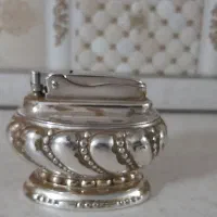 فندک رومیزی انگلیسی نقره در حد نو|کلکسیون اشیاء عتیقه|تهران, باغ خزانه|دیوار