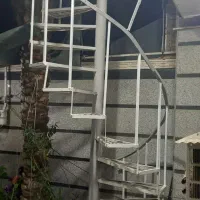 نردبان تمیز ورنگ امیز شده