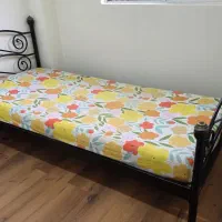 تختخواب یک نفره با تشک کاملا سالم