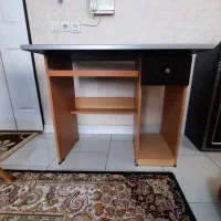 میز کامپیوتر سالم و تمیز