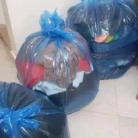 تعدادی لباس مجلسی و کفش و کیف و شال