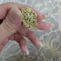 سنجاق سینه برنجی