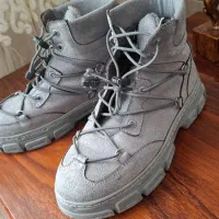 بوت در حد نو سایز 37