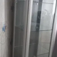 ویترین شیشه ای