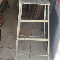 چهارپایه آهنی