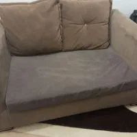 مبل تمیز با گل میز