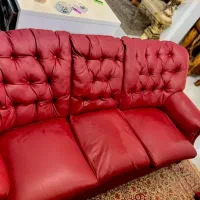 کاناپه سه نفره تمام چرم در حد سالم