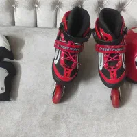 اسکیت سه جفت با کلاه و زانوبند و مچ بند