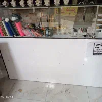 میز پیشخوان و ویترینی