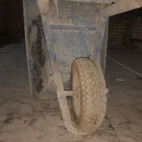 یک عدد فرغون و دوعدد بشکه