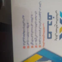 کارگر و راننده مصالح ساختمانی