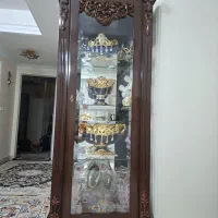 ویترین همراه با وسایل