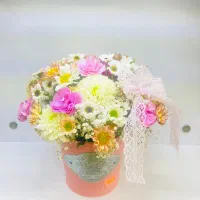 همکار خانم در گلفروشی