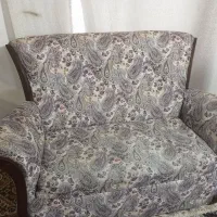 مبل راحتی هفت نفره همراه با میز عسلی