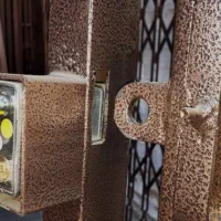 حفاظ کشویی درب آکاردئونی ریلی ضدسرقت|خدمات پیشه و مهارت|مشهد, چهارچشمه|دیوار