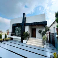 ویلا باغچه مدرن همکف 200 متری شهرکی سند تک‌برگ