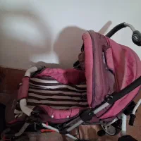 یک عدد تخت کودک و کالسکه