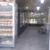 کارگر مرغ فروشی