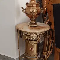 جا دستمال کاغذی و سماور زغالی برنز و میز
