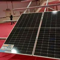 راننده با ماشین جهت سرویس نیروگاه