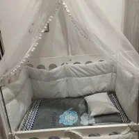 تخت کنار مادر